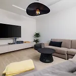 Levant For 10 People Near Opatija With Jacuzzi & Sea View 빌라