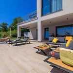 Levant For 10 People Near Opatija With Jacuzzi & Sea View 빌라 *