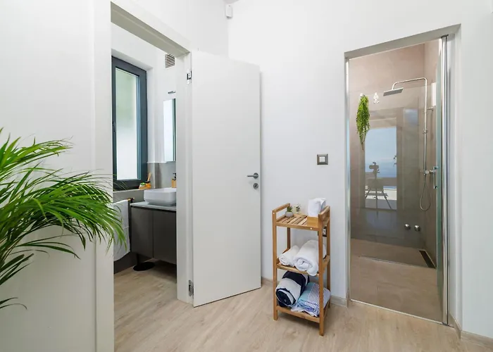 Levant For 10 People Near Opatija With Jacuzzi & Sea View 빌라 *