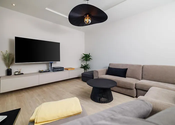 Levant For 10 People Near Opatija With Jacuzzi & Sea View 빌라