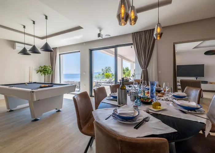 Levant For 10 People Near Opatija With Jacuzzi & Sea View 빌라